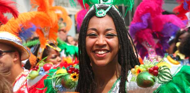 Mardi Gras – karnevaali on samban ja naamioiden juhlaa