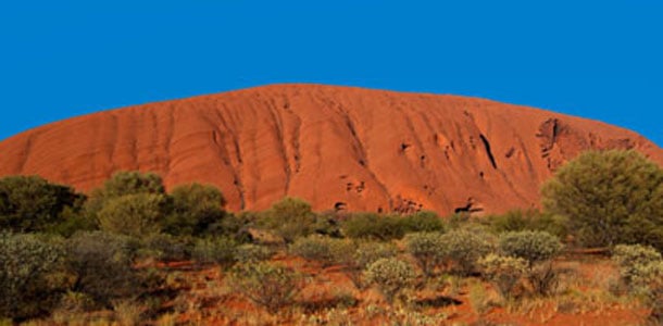 Alice Springsin alueen tärkein nähtävyys on Ayers Rock
