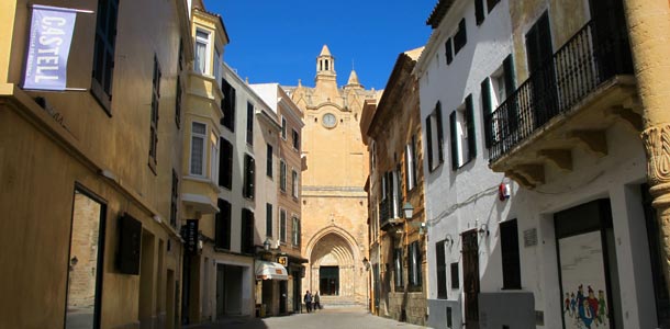 Kulttuurimatkailijan tärpit Menorcalle – kaupunkihuveja ja historiaa