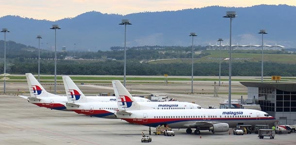 Malaysia Airlinesin lentokoneet rivissä