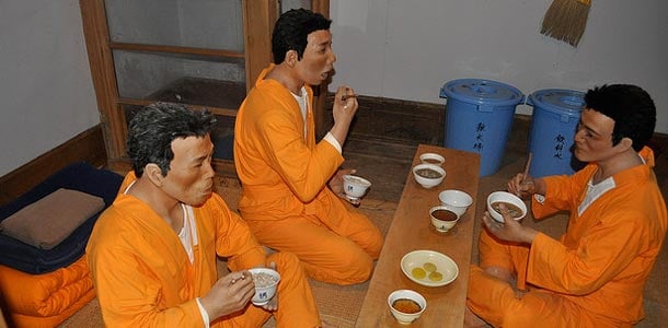 Japanissa asiakkaille tarjotaan vankilaruokaa