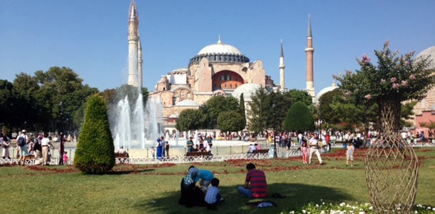 Istanbulin tunnetuin nähtävyys Hagia Sofia