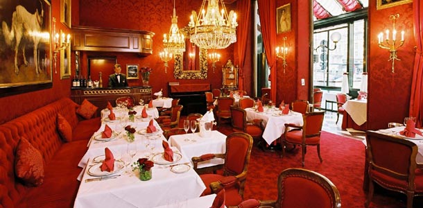 Klassinen Sacher-hotelli Wienissä