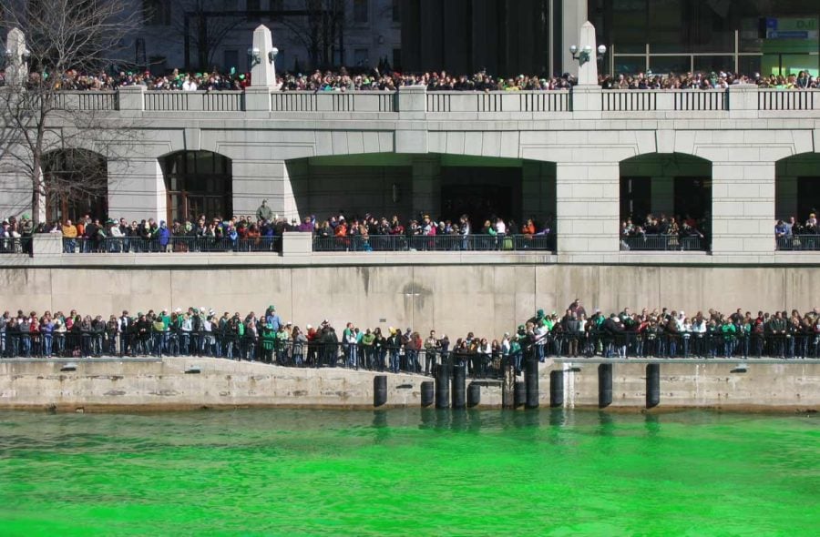 Chicagon joki muuttuu vihreäksi Pyhän Patrikin päivänä