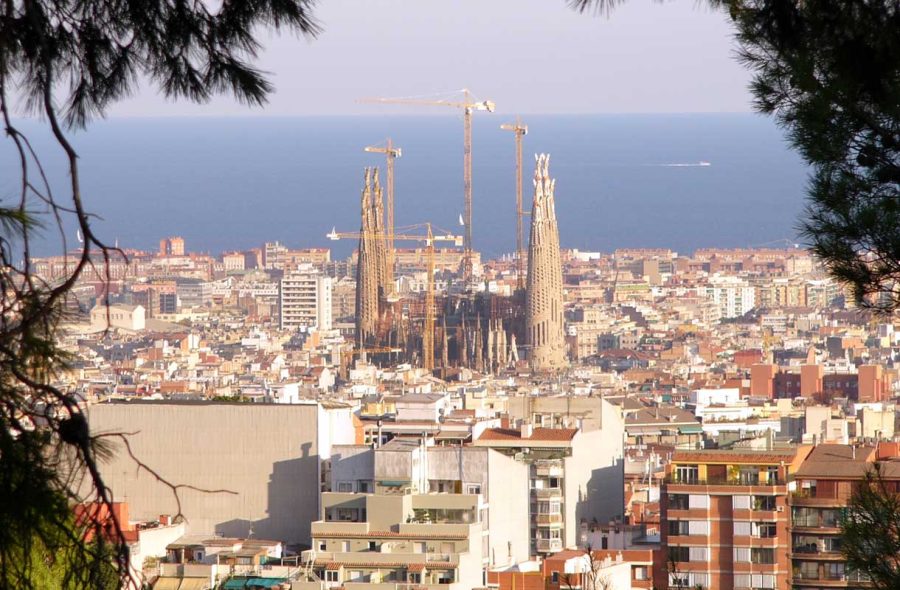 Moni epäilee Sagrada Familian valmistumista.