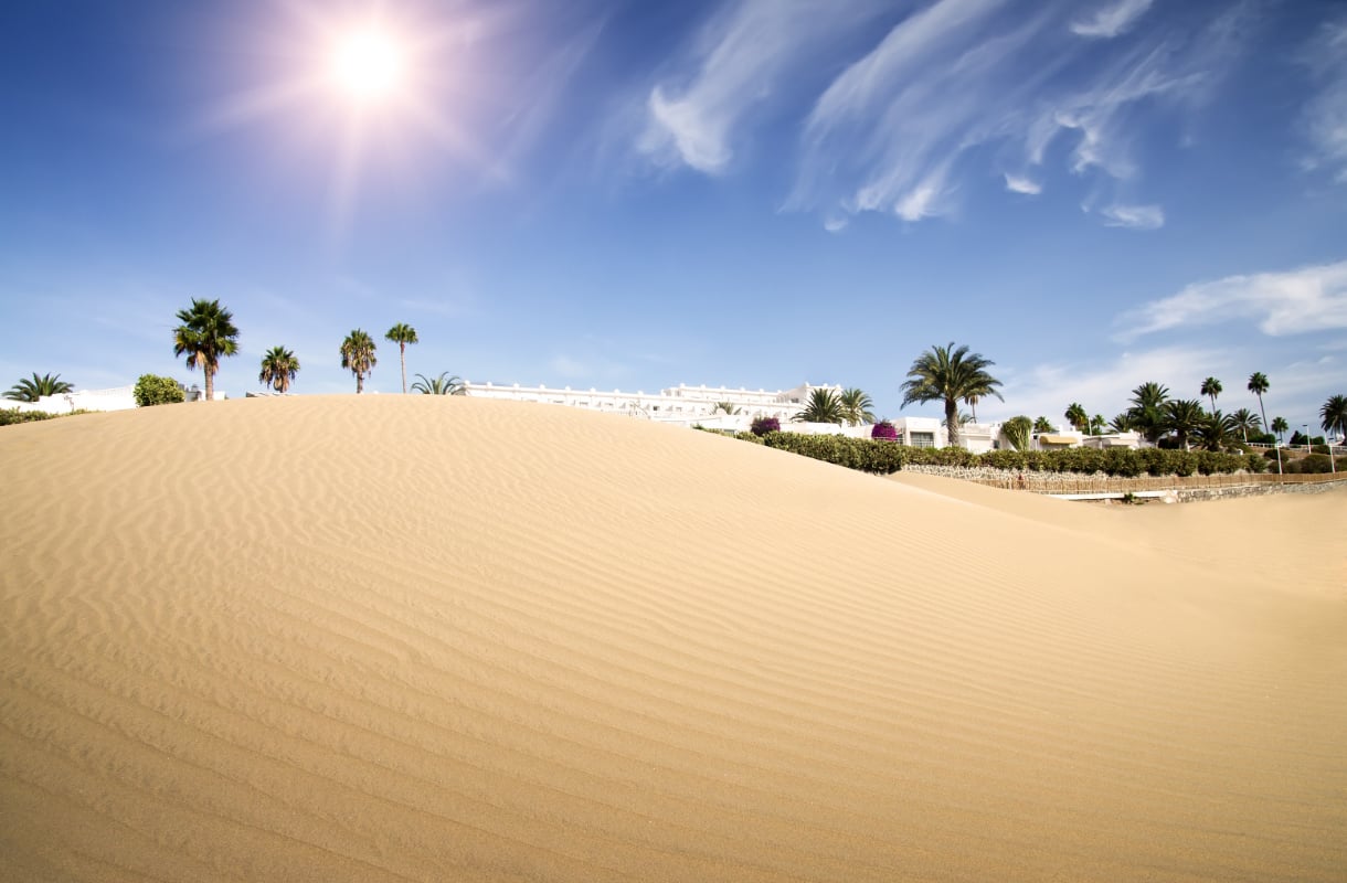 Majoitu keskellä hiekkaerämaata - kuusi elämyksellistä aavikkohotellia