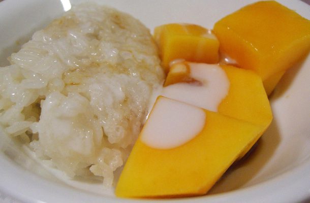 Tahmeaa riisiä ja mangoa