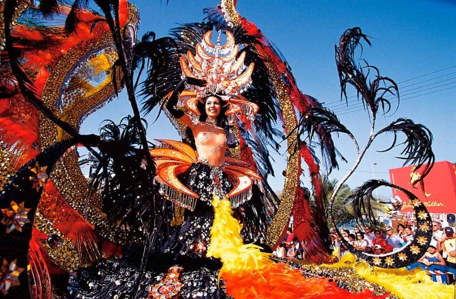 Teneriffan karnevaalit ovat maailmankuulut