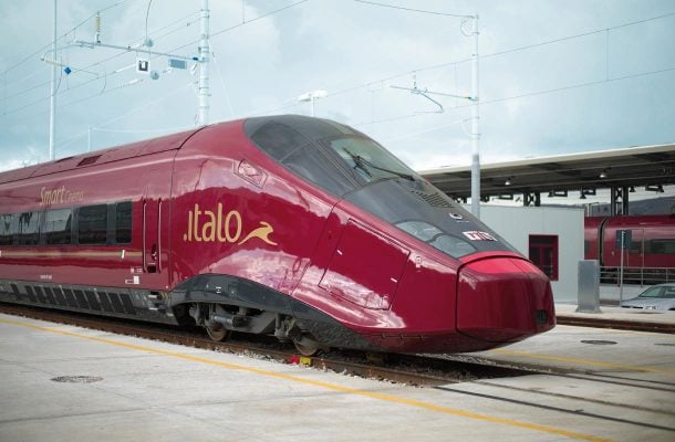 Oletko Ferrari-fani? Tätä junaa on pakko kokeilla Italiassa – katso kuvat