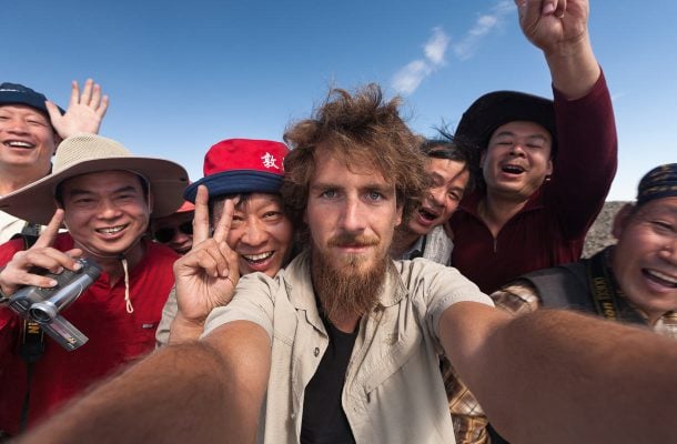 Mies käveli Kiinan läpi ja otti selfien joka päivä – katso uskomaton video
