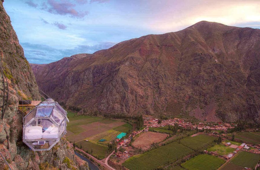 Perussa rakennettiin kapselihotelli vuorenrinteeseen