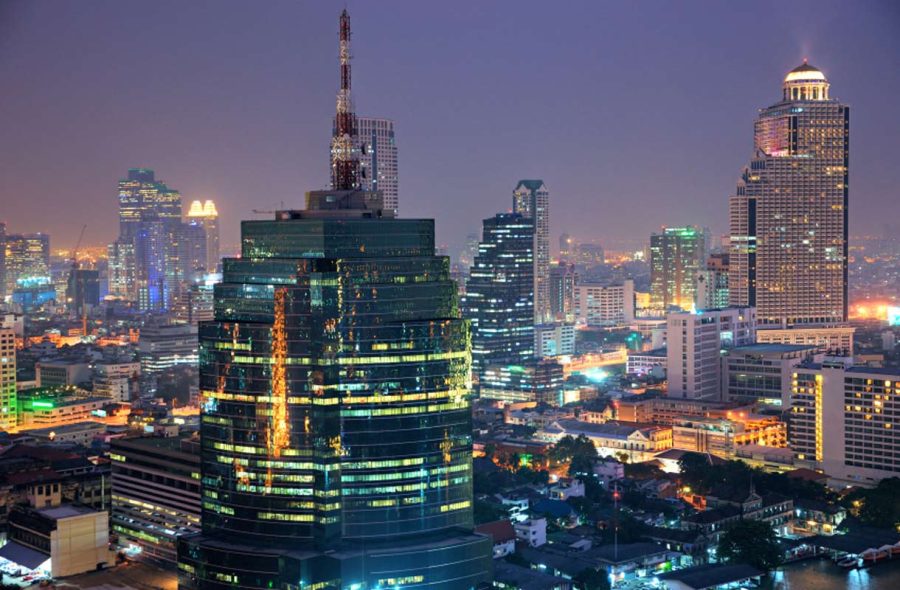 Bangkok yövalaistuksessa