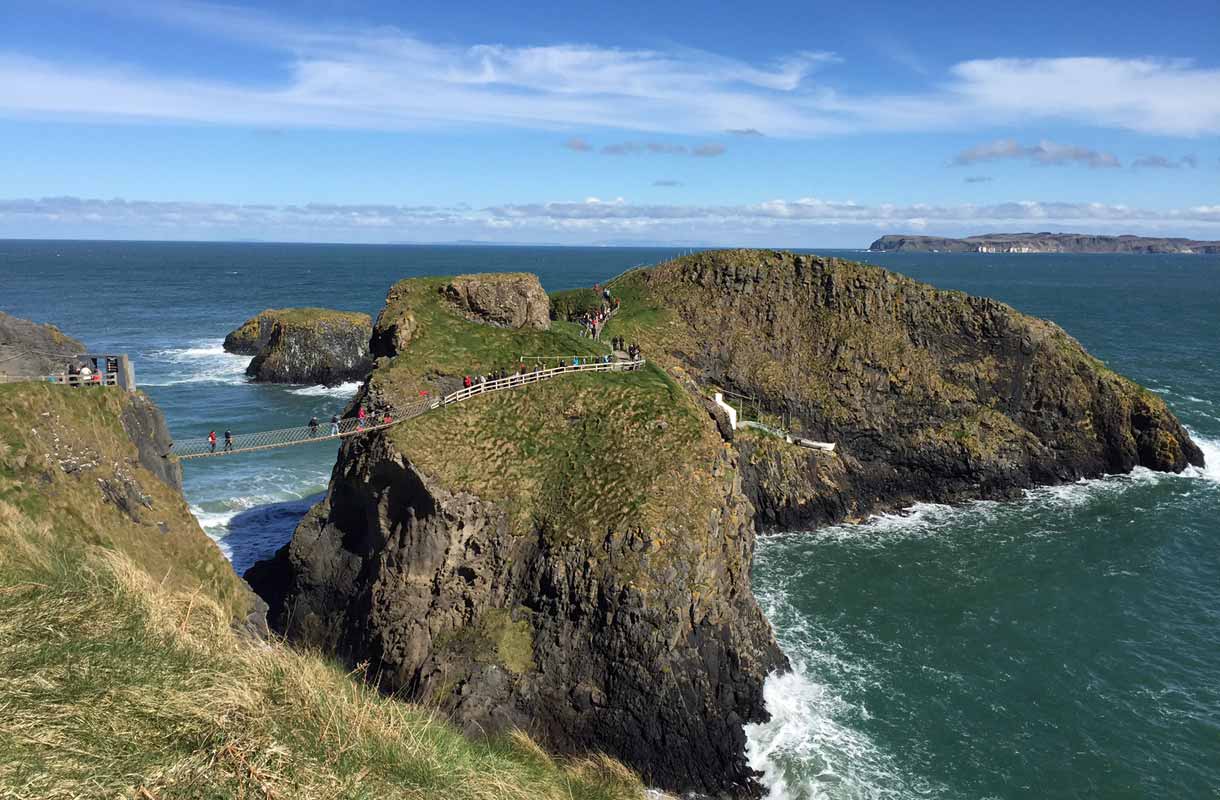 Game of Thrones -sarjan kuvauspaikkoihin voi tutustua esimerkiksi Irlannissa. 