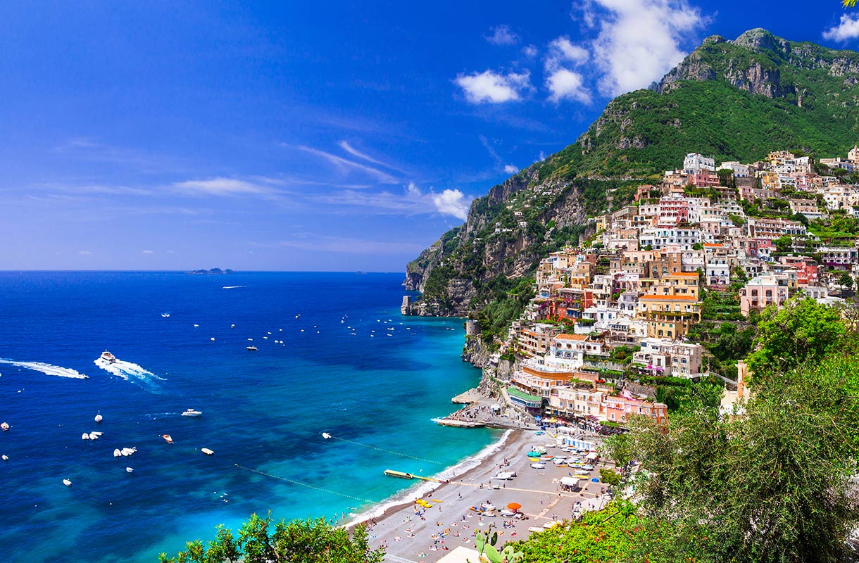 Ihana Amalfin rannikko – tämä kohde sopii romantiikannälkäisille