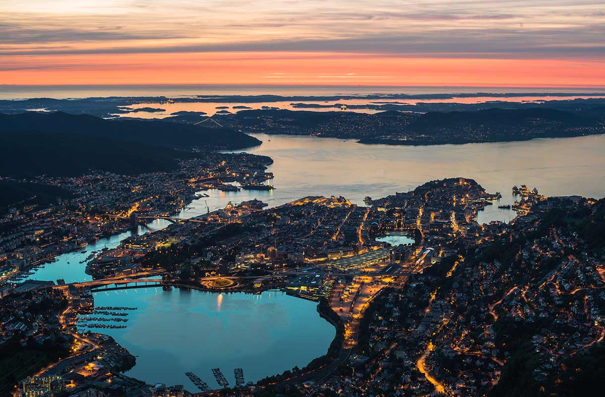 Auringonlasku Bergenissä