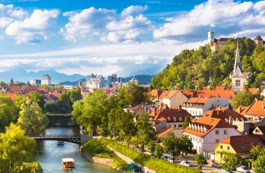 Pieni Slovenia on monipuolinen matkailumaa.