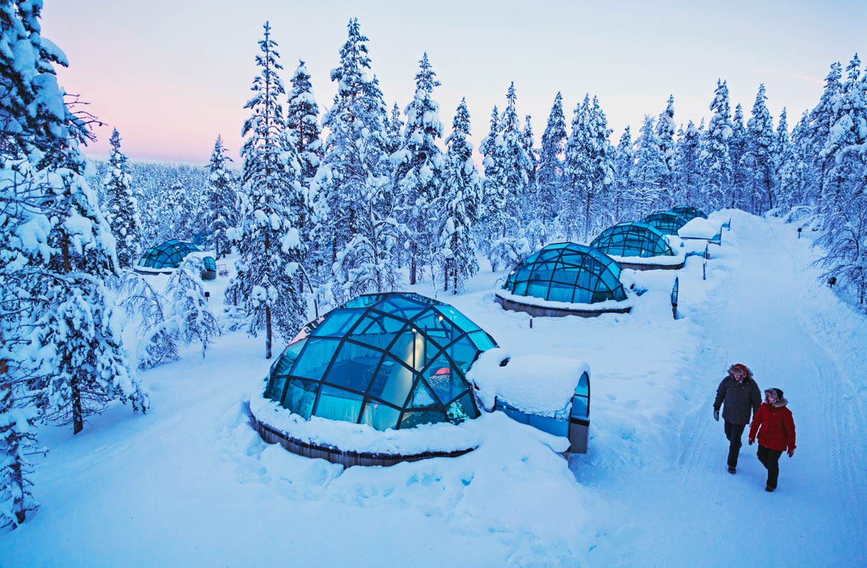 Tämä kohde kiehtoo ulkomaalaisia matkailijoita Suomessa - yövy lasi-iglussa revontulien alla