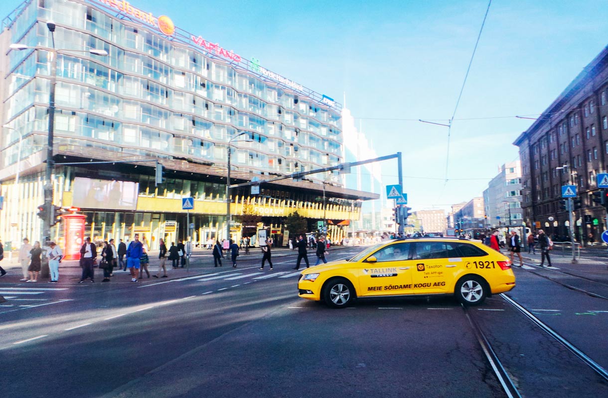 Suomalaismatkailija varoittaa: älä sorru tähän taksihuijaukseen Tallinnassa - iskee viinakaupan edessä