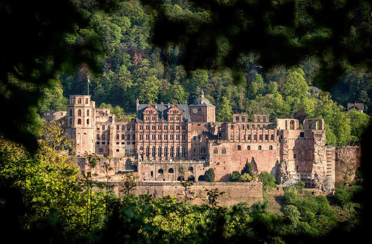 Heidelbergin linna kohoaa kaupungin yllä
