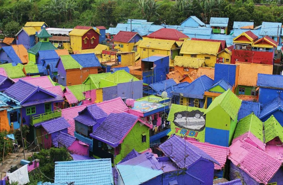 Indonesian Kampung Pelangi muuttui värikkääksi