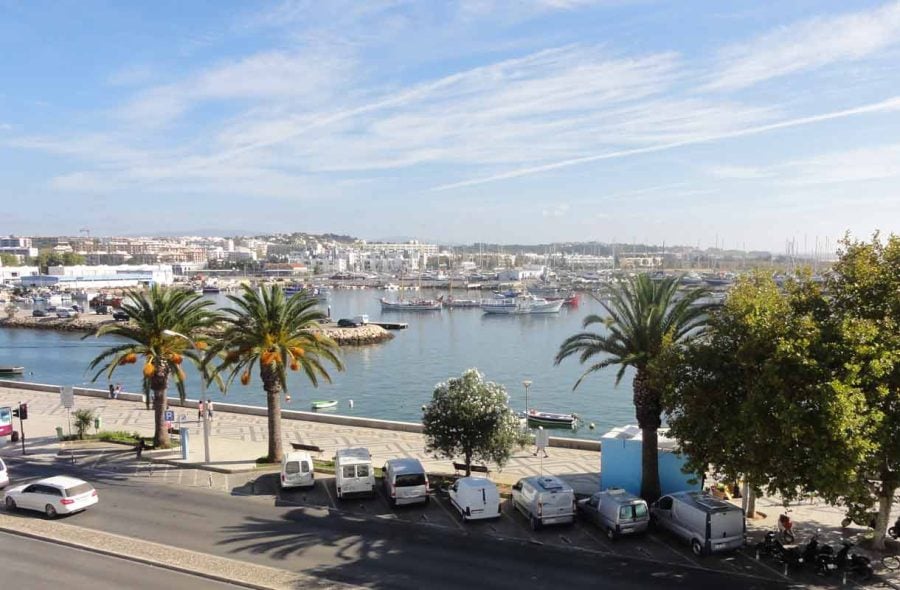 Portugalin Lagos on suosittu lomakohde Algarvessa.