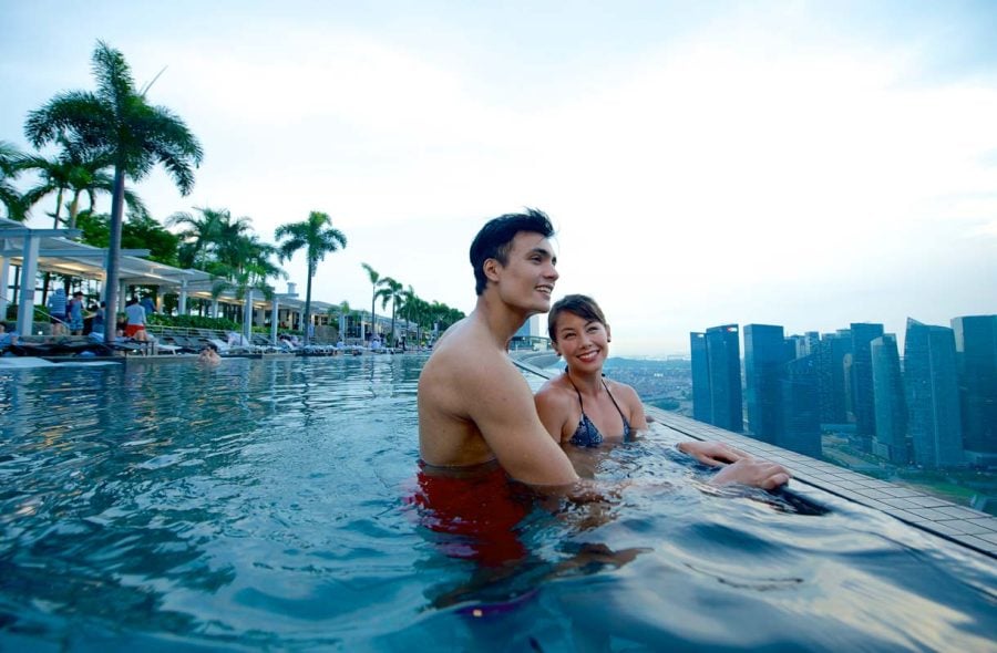 Infinity pool Marina Bay Sandsin 57. kerroksessa