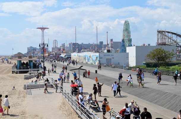 Tässä on kesän ykköskohde New Yorkissa – näin vietät ikimuistoisen rantapäivän Coney Islandilla