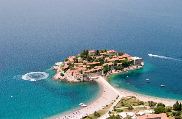 Joko kuulit tästä Montenegron luksussaaresta? Maan kauneimmalle saarelle pääsevät vain riittävän rikkaat matkailijat