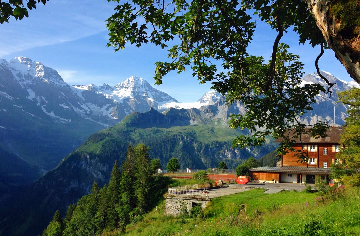 Autolomailijan Sveitsi - ota kaikki irti Euroopan hienoimmista vuoristoteistä