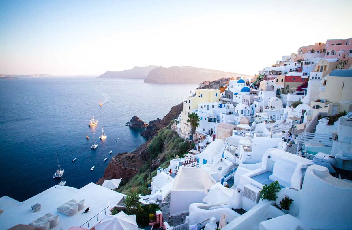 Oletko jo nähnyt tämän klassikkomaiseman Kreikassa? Auringonlasku Santorinilla on unohtumaton elämys