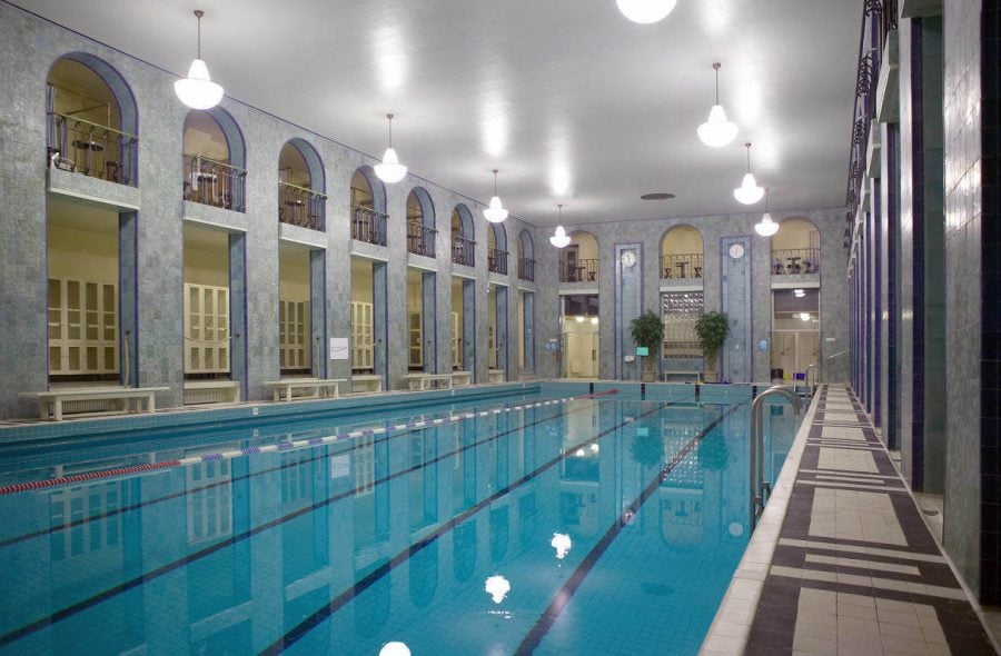 Helsingin Yrjönkadun uimahallissa uidaan alasti