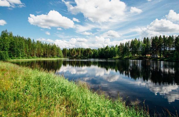 Lapissa sijaitsee Suomen muotoinen järvi – näyttää tavalliselta, mutta todellisuus paljastuu vasta oikeasta paikasta katsottuna