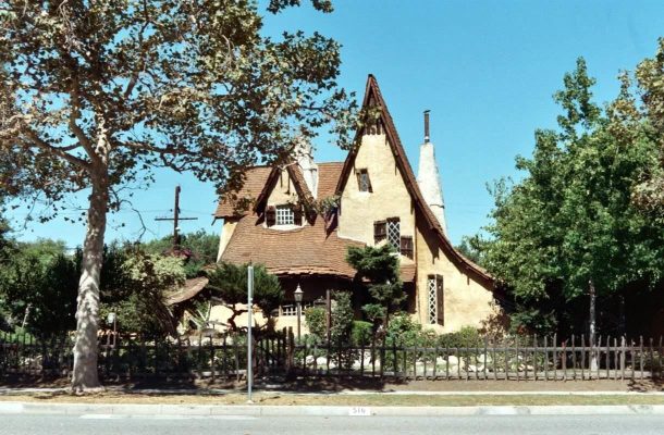 Spadena House on Beverly Hillsin noita-akan talo
