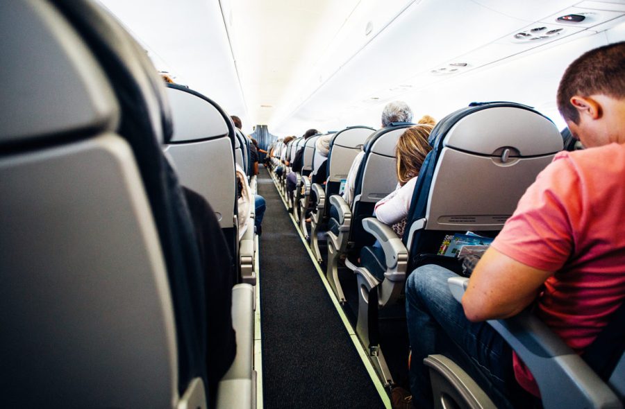 Miksi kannattaa istua lentokoneen takaosassa?