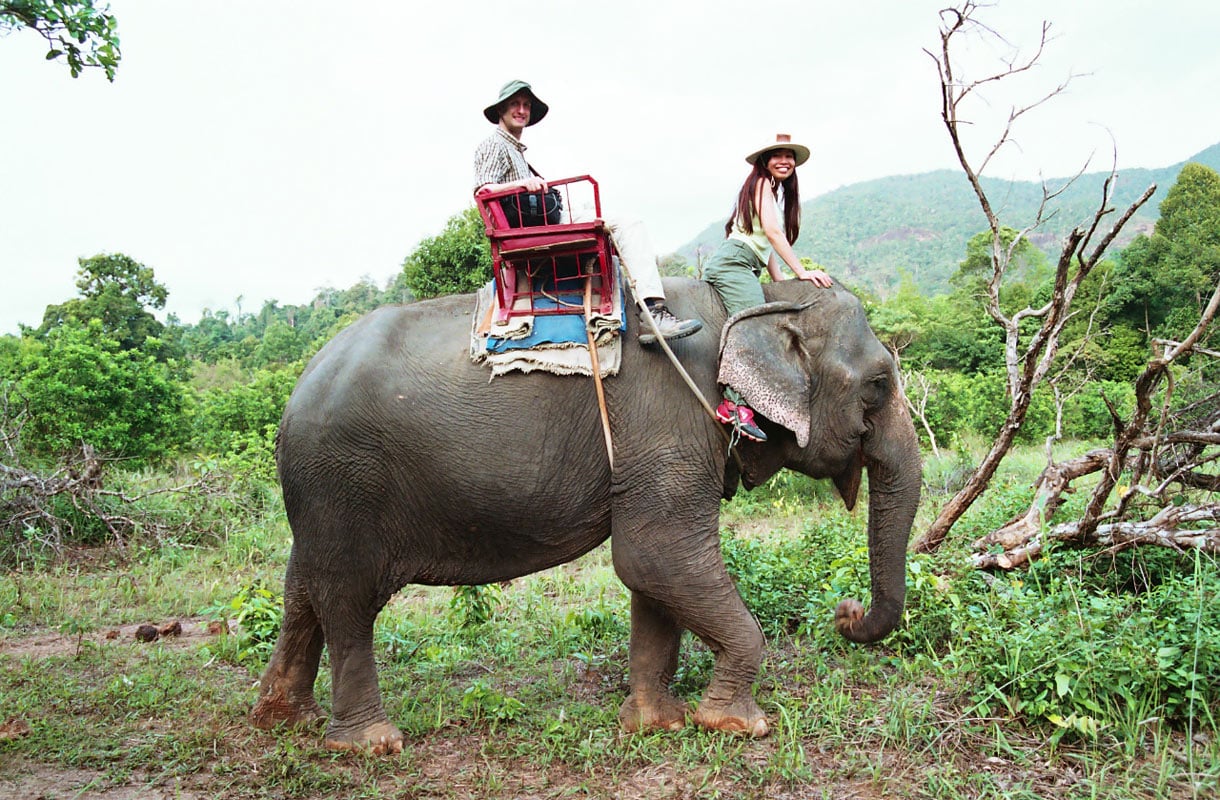 Elefanttiratsastus Thaimaassa