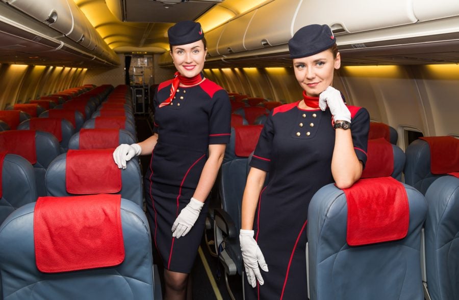 Miten matkustamohenkilökunta kommentoi hyvännäköisiä matkustajia lennolla?