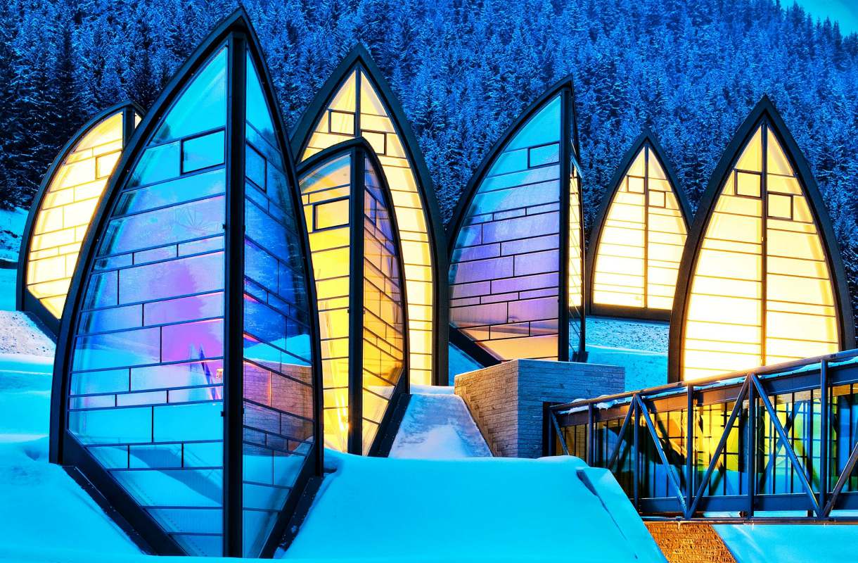 Mario Bottan arkkitehtuuria Sveitsin Arosassa
