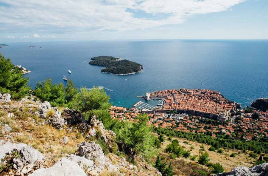 Buza Bar on Dubrovnikin salainen kalliobaari