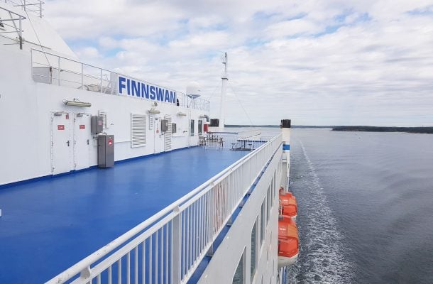 Helposti ja rennosti autolomalle Ruotsiin – tällainen on Finnlinesin uudistettu Finnswan-alus