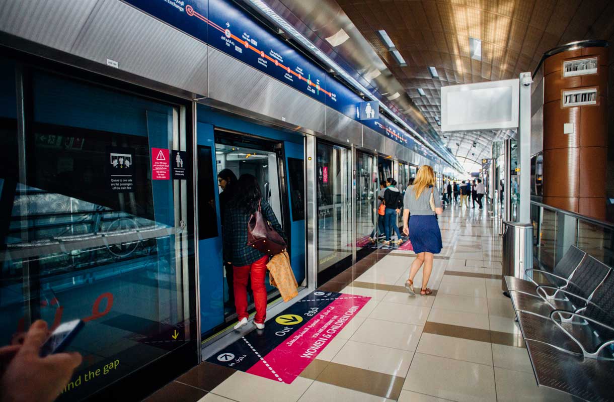 Metrolla on helppo liikkua Dubaissa