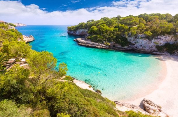 Vau, mitä ihania rantoja! Näitä kohteita matkailijat rakastavat Espanjassa – kahdeksan suosikkia