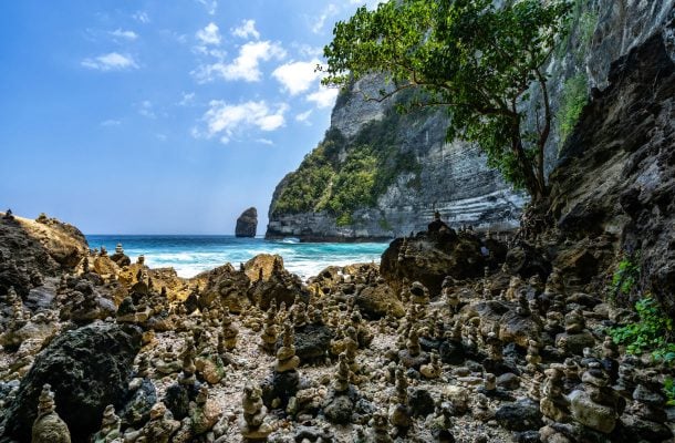 Balin vieressä sijaitsevalta paratiisisaarelta löytyy upea uimapaikka – lähde päiväretkelle suosikkikohteesta