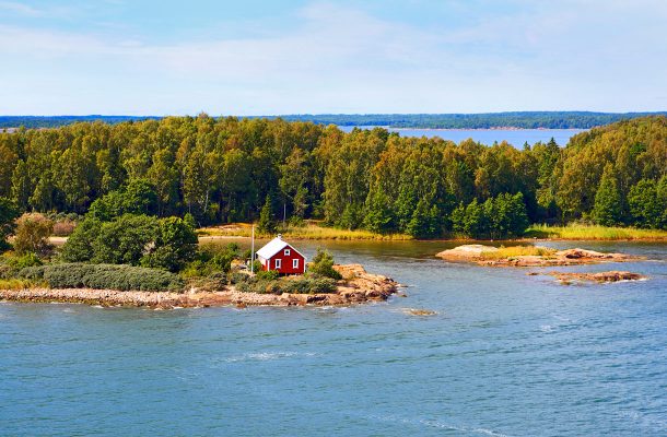 Helsingistä kesällä risteillen päiväksi Maarianhaminaan – reitillä liikennöivät Tallink ja Viking Line