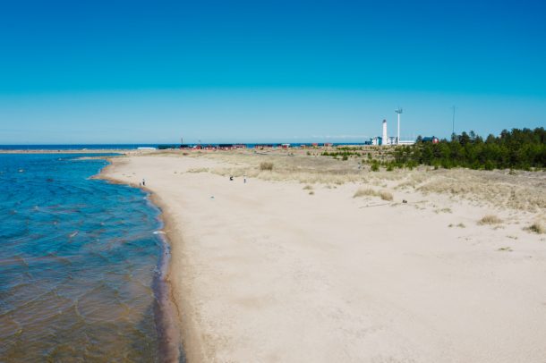 Joko tunnet Pohjois-Suomen vaikuttavimman rannan? Tältä näyttää Hailuodon pitkä hiekkaranta