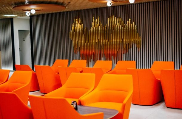 Tiesitkö, että Helsinki-Vantaalla on lounge, jonne pääsee kuka tahansa? Sijaitsee tuloaulassa, ja sisään pääsee jo 24 eurolla￼