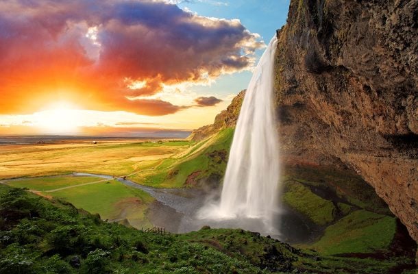 Tiesitkö, että voit yhdistää Islannin-vierailun Pohjois-Amerikan matkaan? Stopoverilla voit viipyä jopa viikon