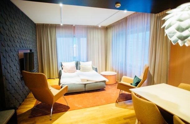 Tyylikkäät huoneet ja Oulun paras sijainti: tällainen on uudistettu Sokos Hotel Arina