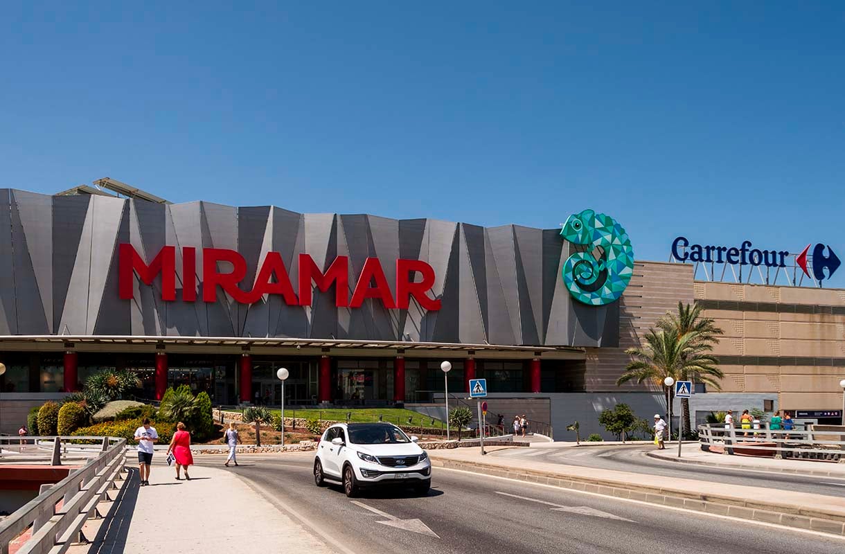 Ostoskeskus Miramar Fuengirolassa