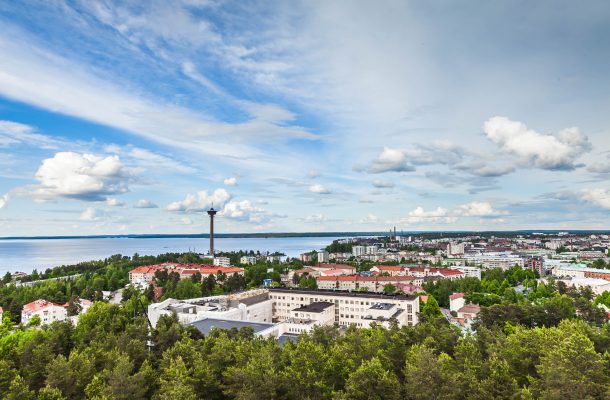 Tampere kauniina kesäpäivänä ilmasta kuvattuna.